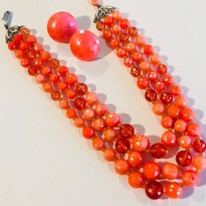 VINTAGE EARLY PLASTIC NECKLACE WITH CLIP ONS